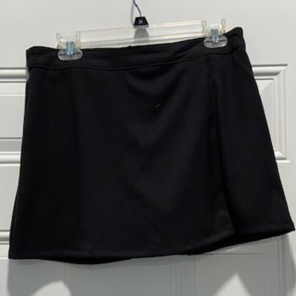 Hollister Classic Black Women's Skort - Picture 1 of 4